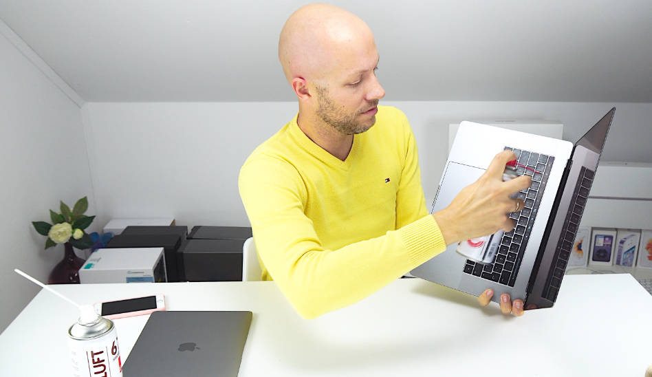 MacBook (Pro) 2016 Taste klemmt reparieren | Tastatur richtig reinigen